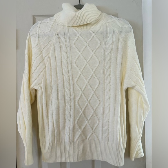 NY&Co Turtleneck - Picture 1 of 6